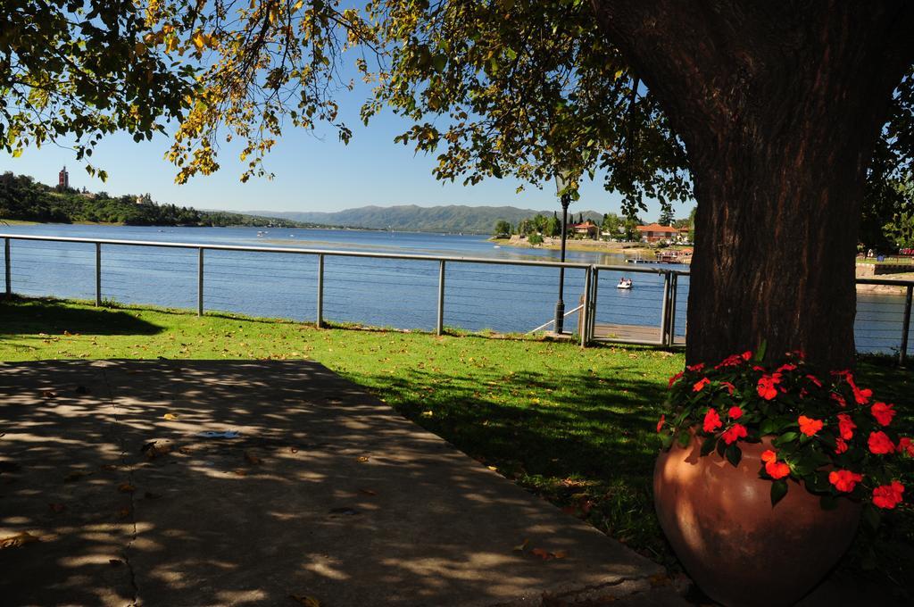 Hostal De La Costa Villa Carlos Paz Bagian luar foto