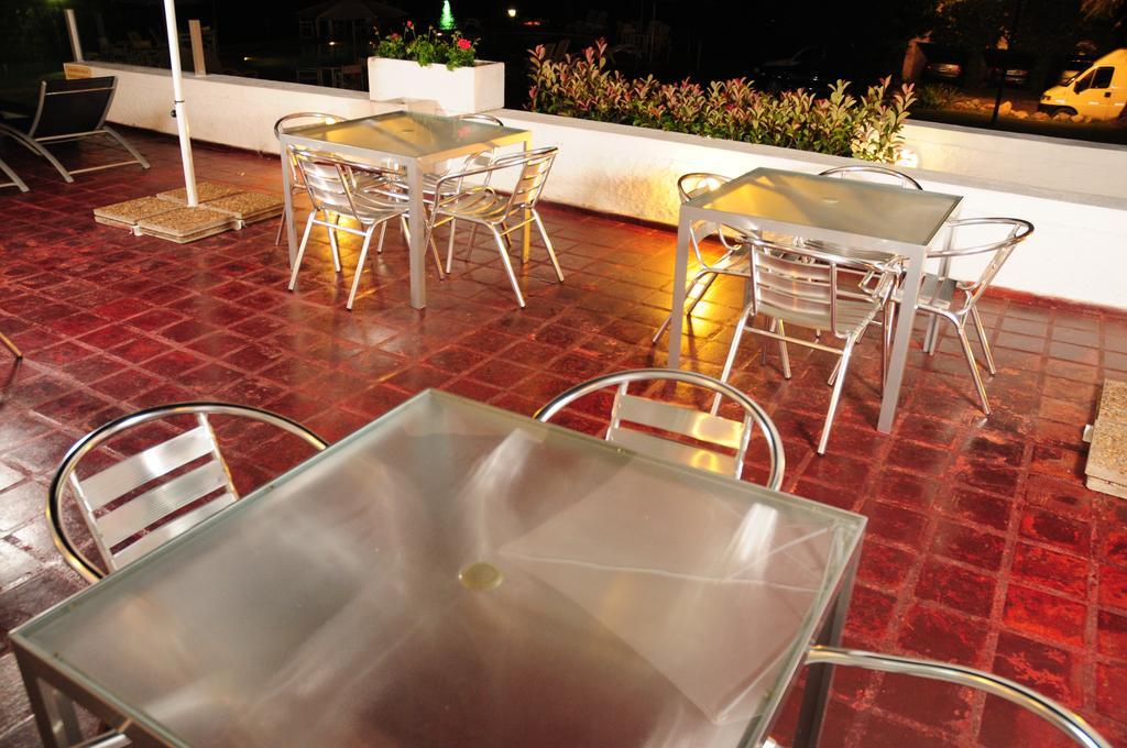Hostal De La Costa Villa Carlos Paz Bagian luar foto