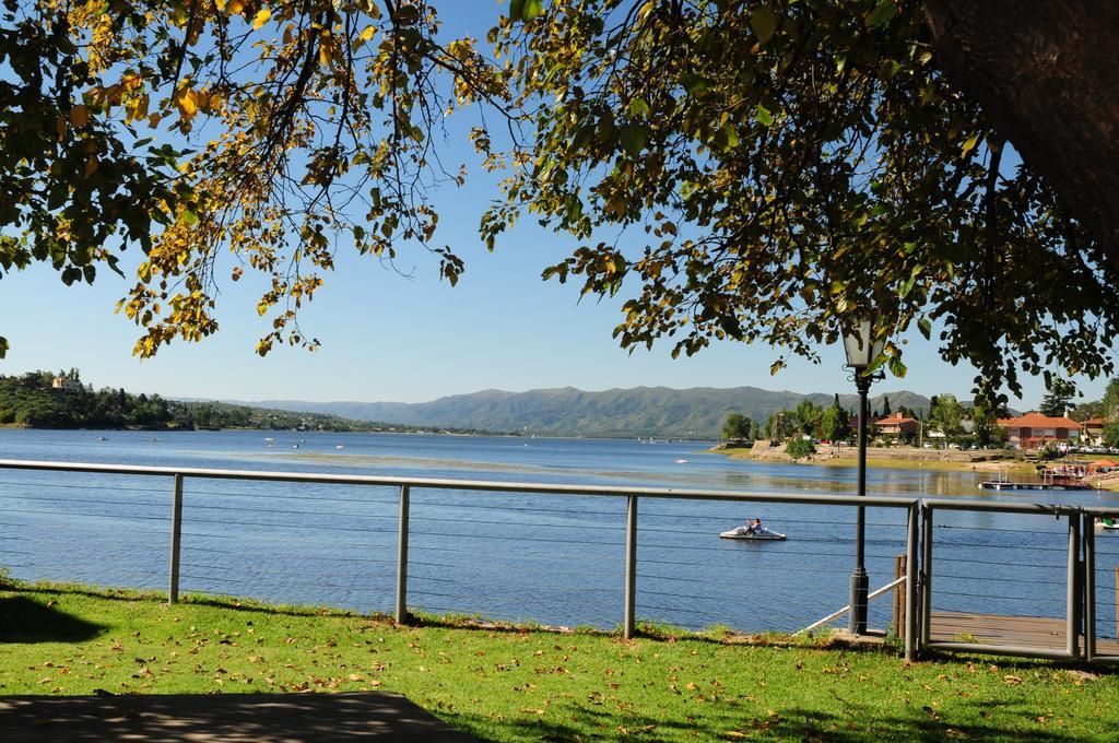 Hostal De La Costa Villa Carlos Paz Bagian luar foto