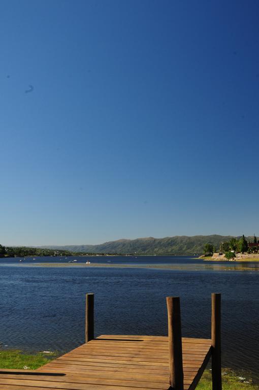 Hostal De La Costa Villa Carlos Paz Bagian luar foto
