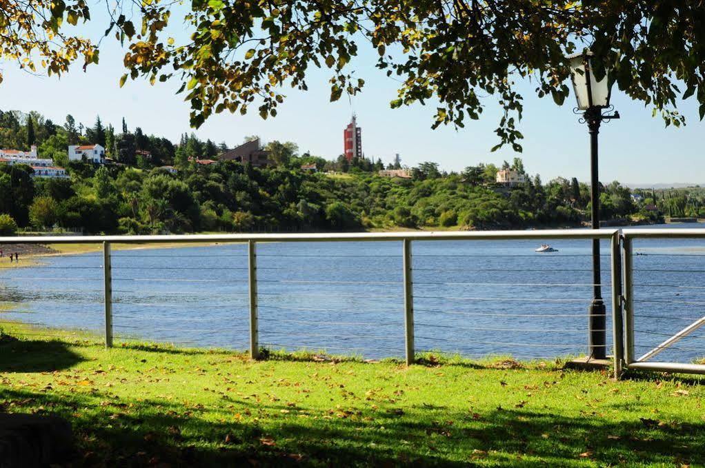 Hostal De La Costa Villa Carlos Paz Bagian luar foto