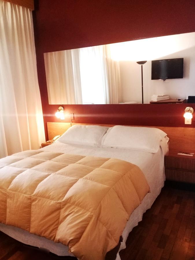 Hostal De La Costa Villa Carlos Paz Bagian luar foto